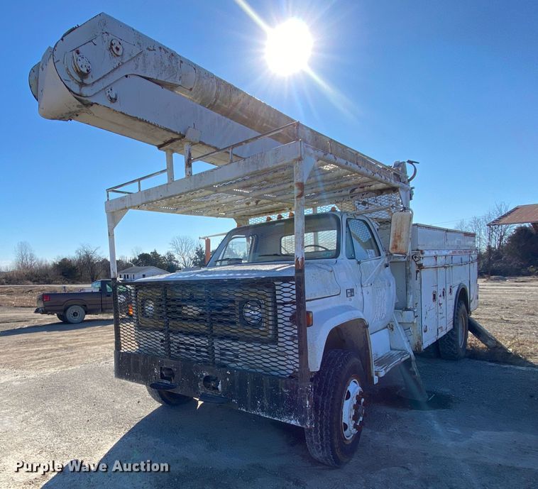 1984 Chevrolet C70  bucket truck - DM2783