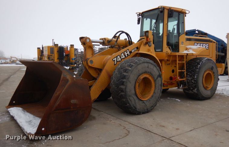 2002 John Deere 744H  wheel loader - GC9792