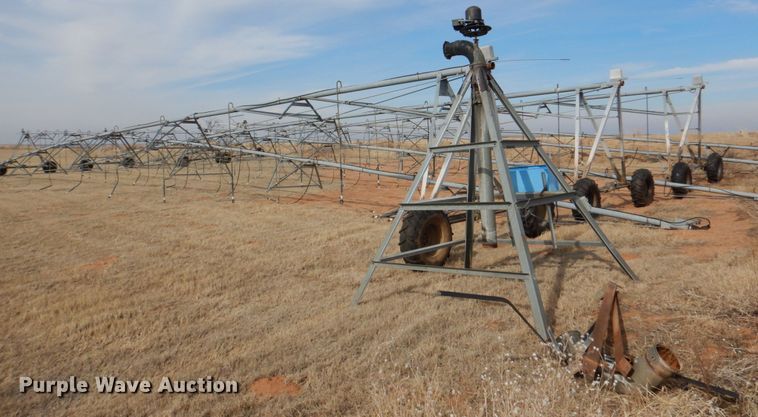 Valley 4271 center pivot - DJ0377
