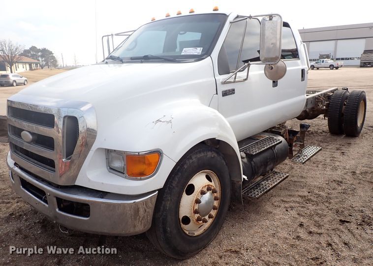 2008 Ford F650  Crew Cab truck cab and chassis - DJ0006