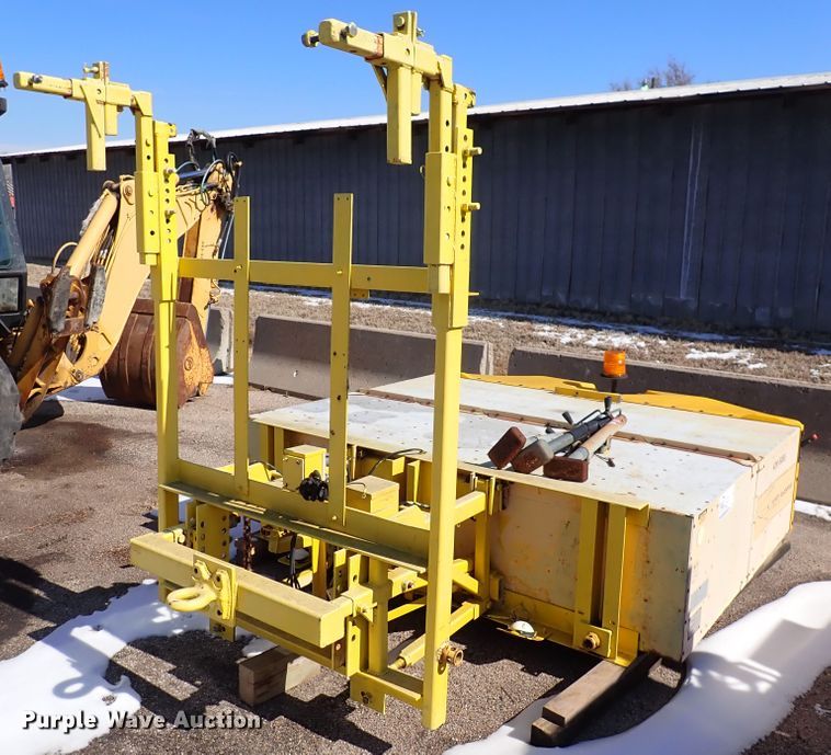 1995 Trinity 3590J crash attenuator - DK4511