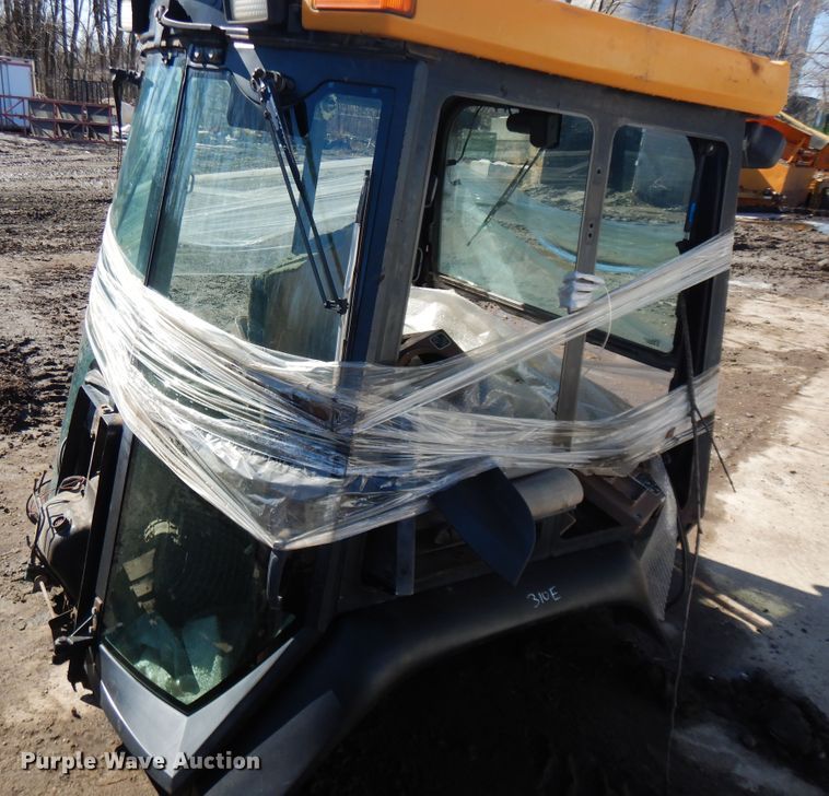 John Deere 310E cab - DF6759