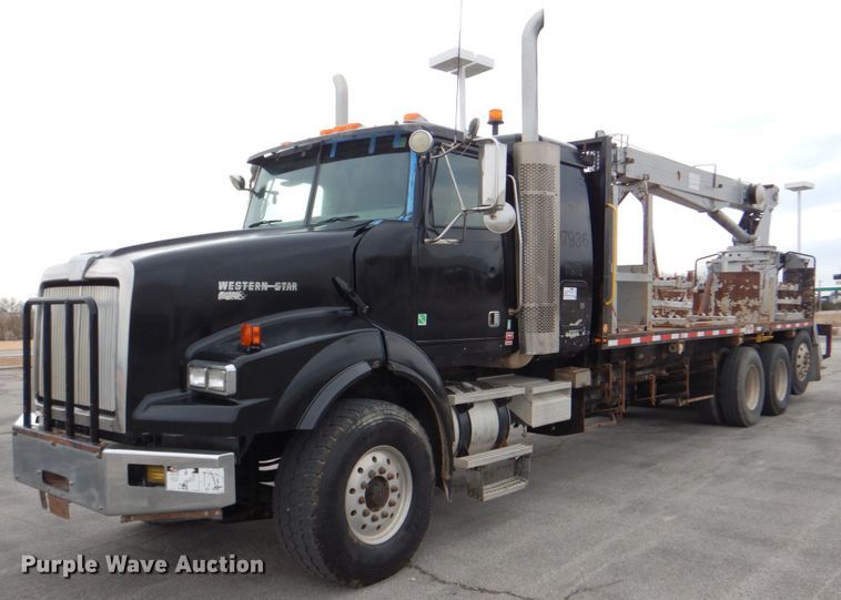 2009 Western Star 4900SA  crane truck - DJ8695