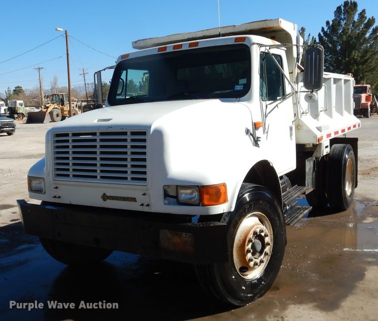 1993 International 4900  dump truck - HI9019