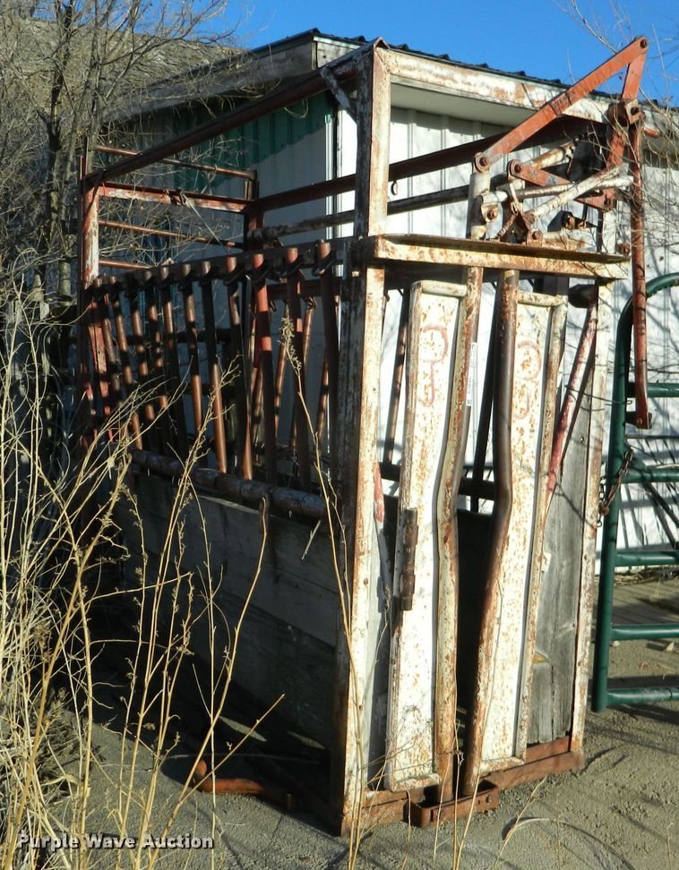 Filson livestock squeeze chute - GE9978