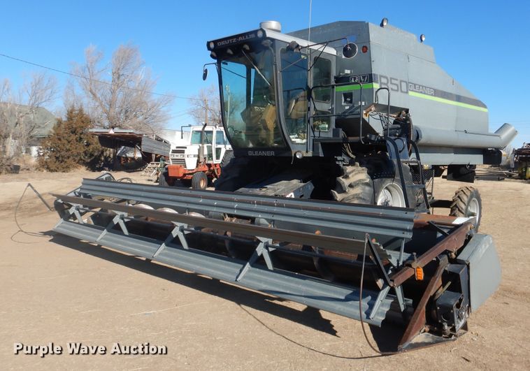 1988 Gleaner R50  combine - HI9032