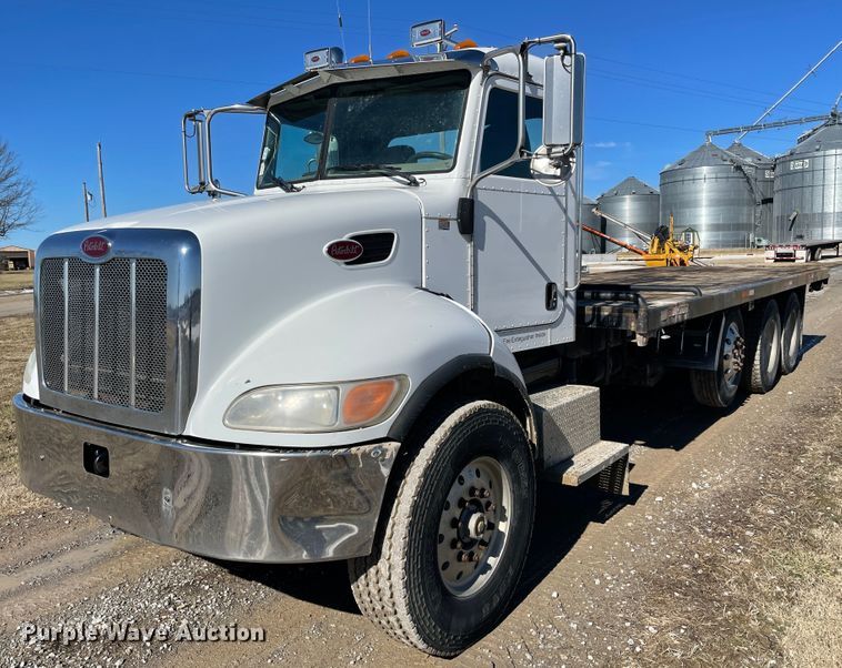 2006 Peterbilt 335  flatbed truck - HX9820