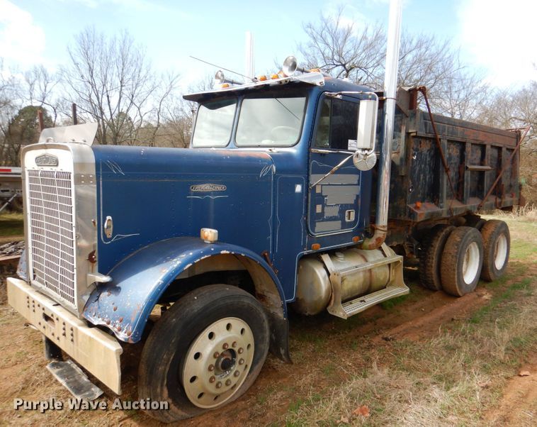 1982 Freightliner FLC  dump truck - DJ0390