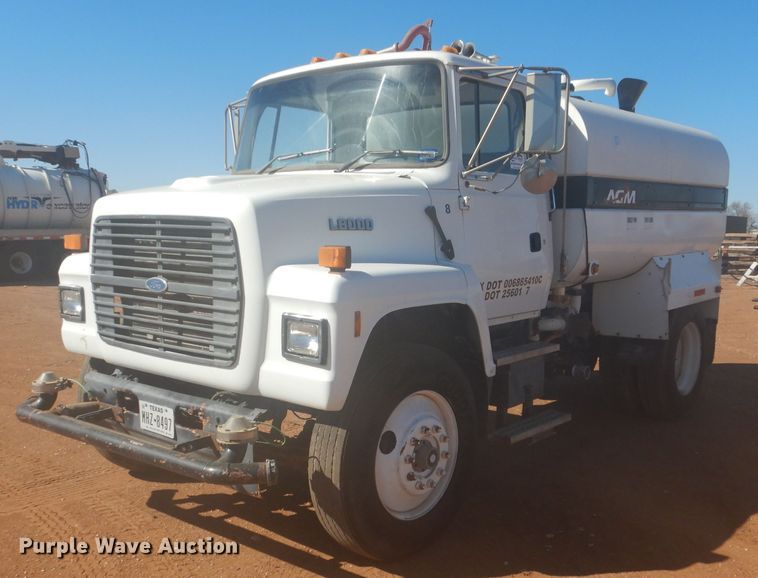 1995 Ford LN8000  water truck - DJ8829