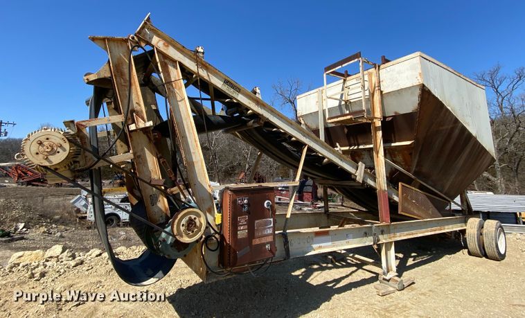 Grace Machinery & Fabrication Co. aggregate surge bin - HR9474