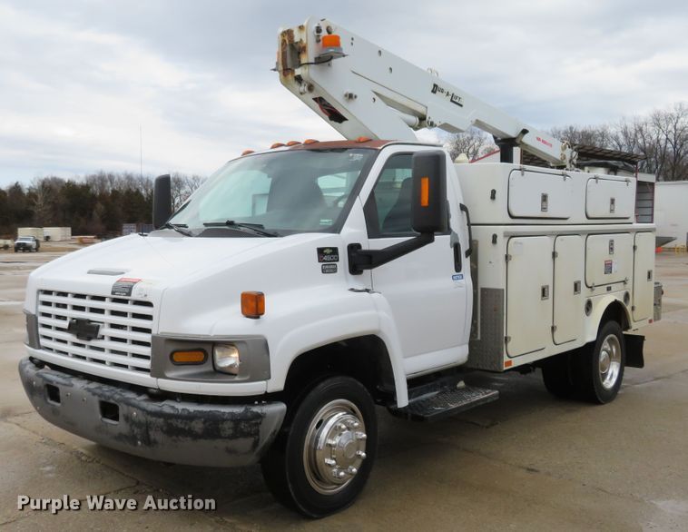 2007 Chevrolet C4500  bucket truck - HV9693