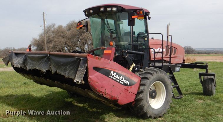 2013 MacDon M205  windrower - DH5471