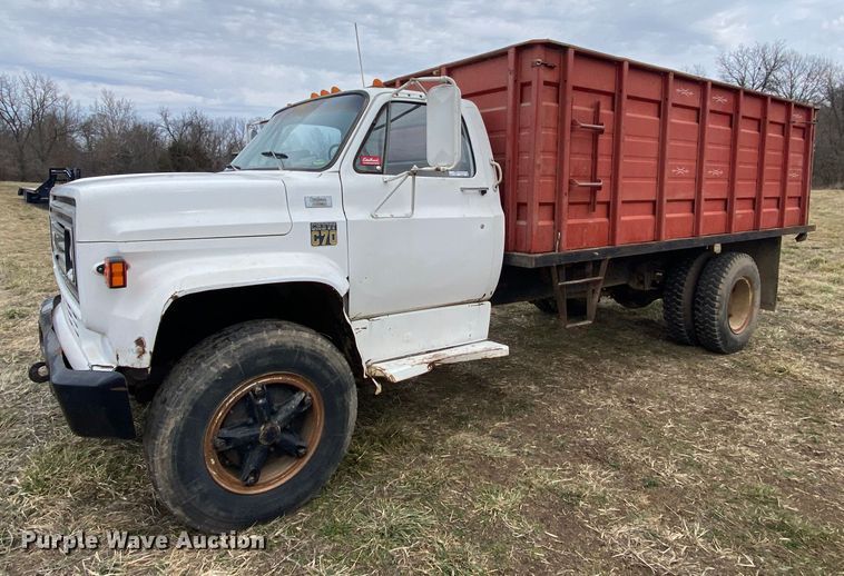 1979  Chevrolet C70  grain truck - HR9485