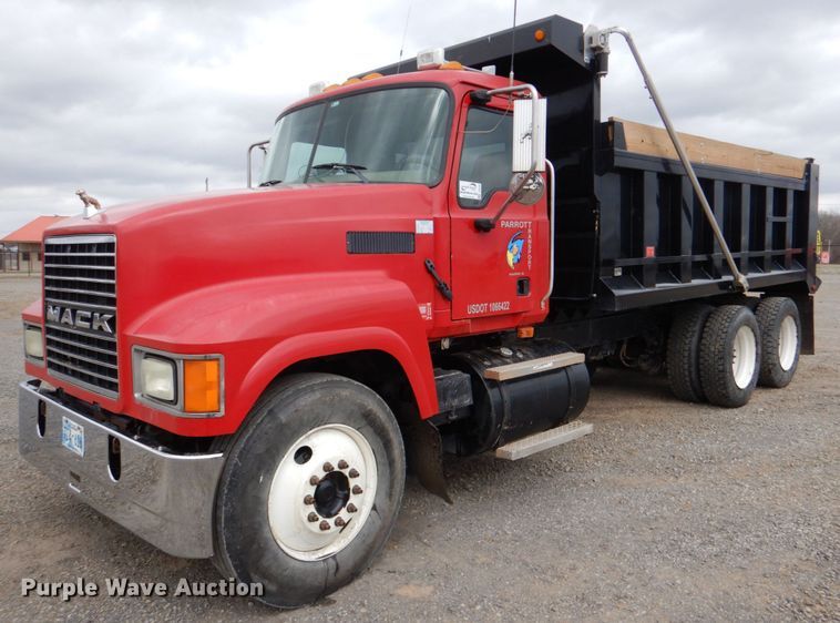 2005 Mack CHN613  dump truck - DJ0399