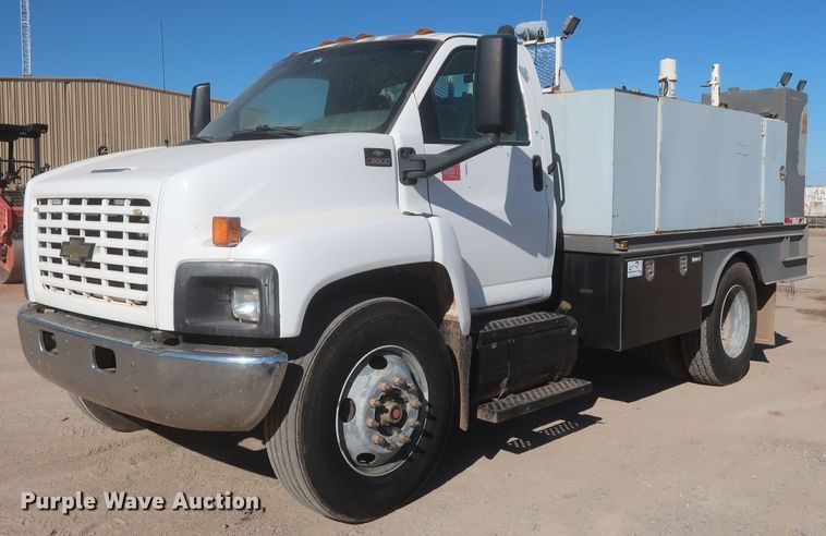 2005 Chevrolet C6500  service truck - DJ2300
