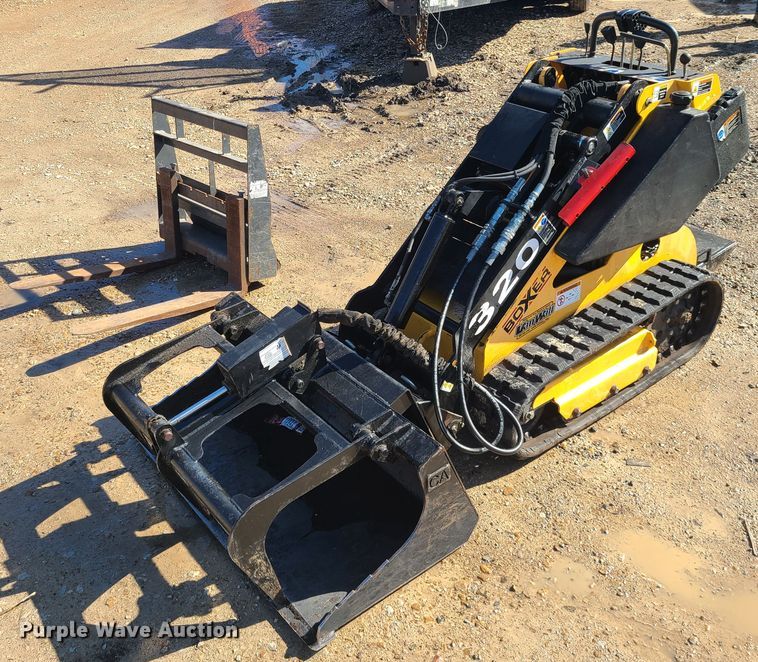 Boxer 320  compact utility loader - IQ9059