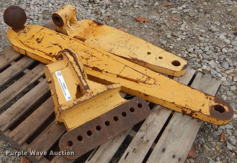 John Deere scraper hitch - IY9501