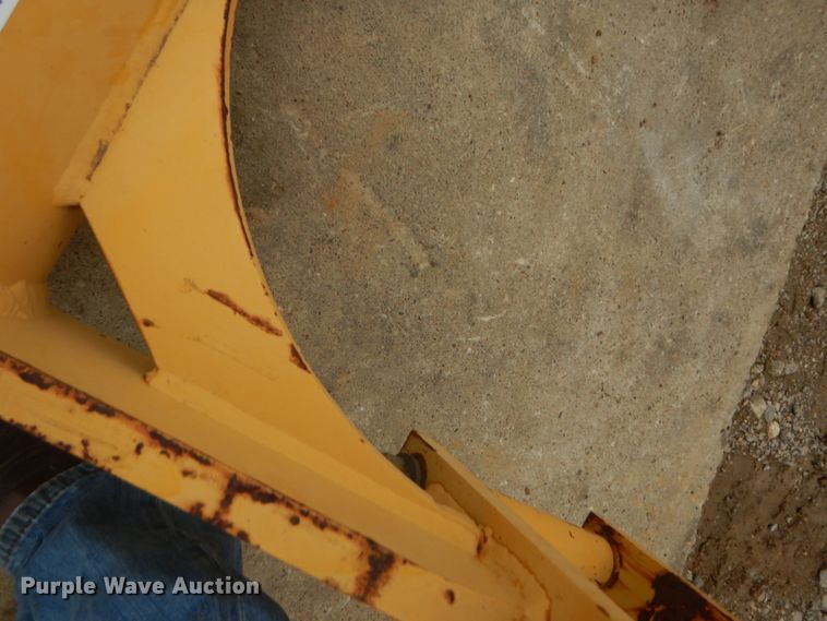 John Deere CB21462078 scraper push bar - IY9502