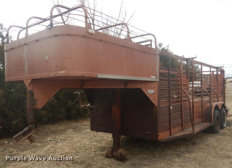 1980 WW  livestock trailer - FI9005