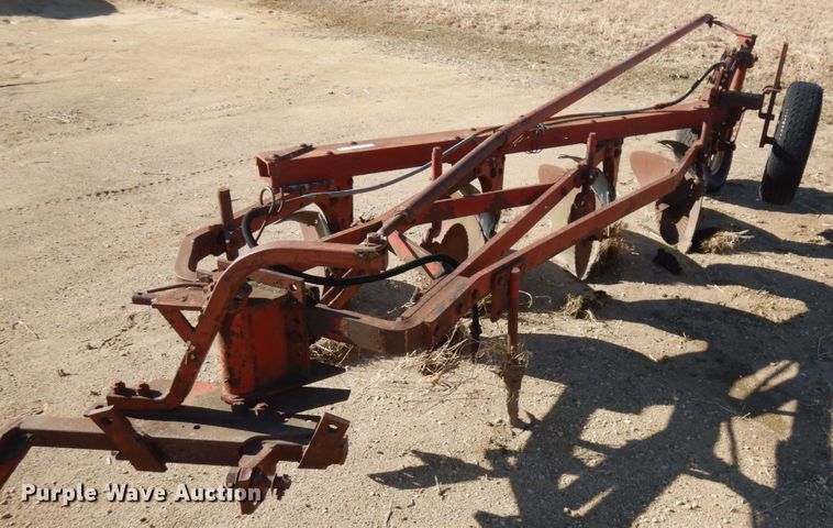 International 540  four bottom plow - HR9012