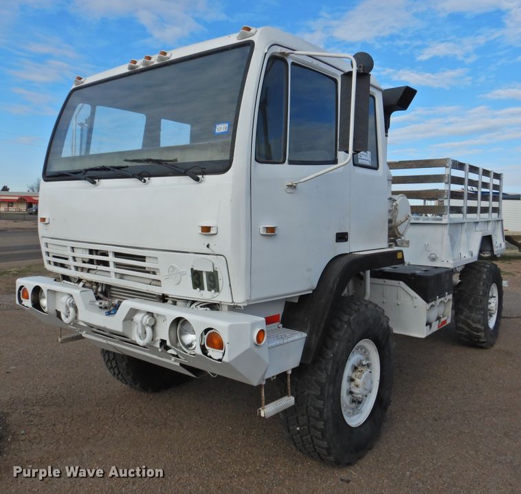 1997 Stewart & Stevenson M1078  flatbed truck - DJ8341