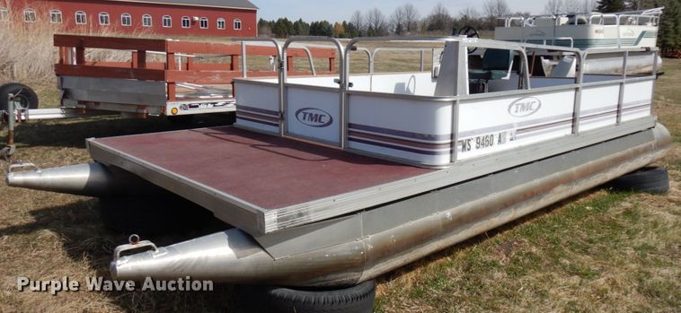 1986 TMC  pontoon boat - HR9090