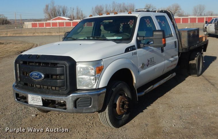 2011 Ford F350 Super Duty  Crew Cab flatbed pickup truck - IK9972