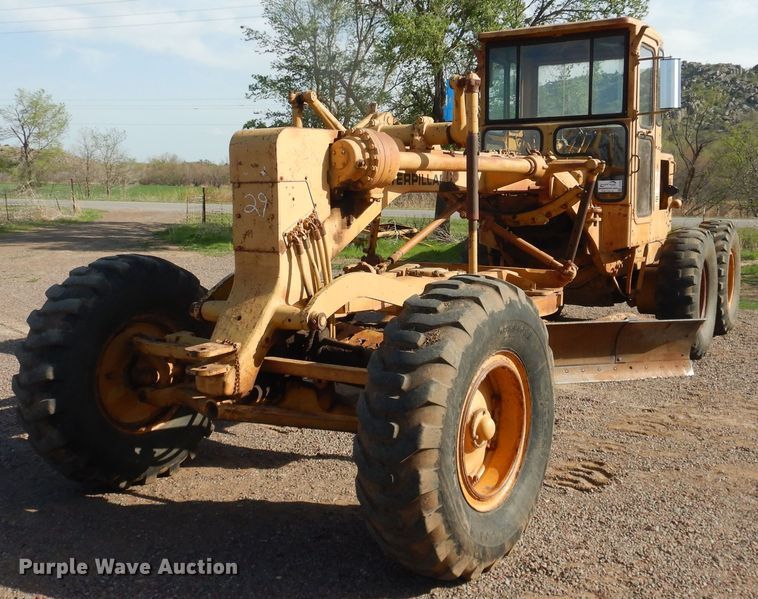 1969 Caterpillar 12F  rigid frame motor grader - DJ1185
