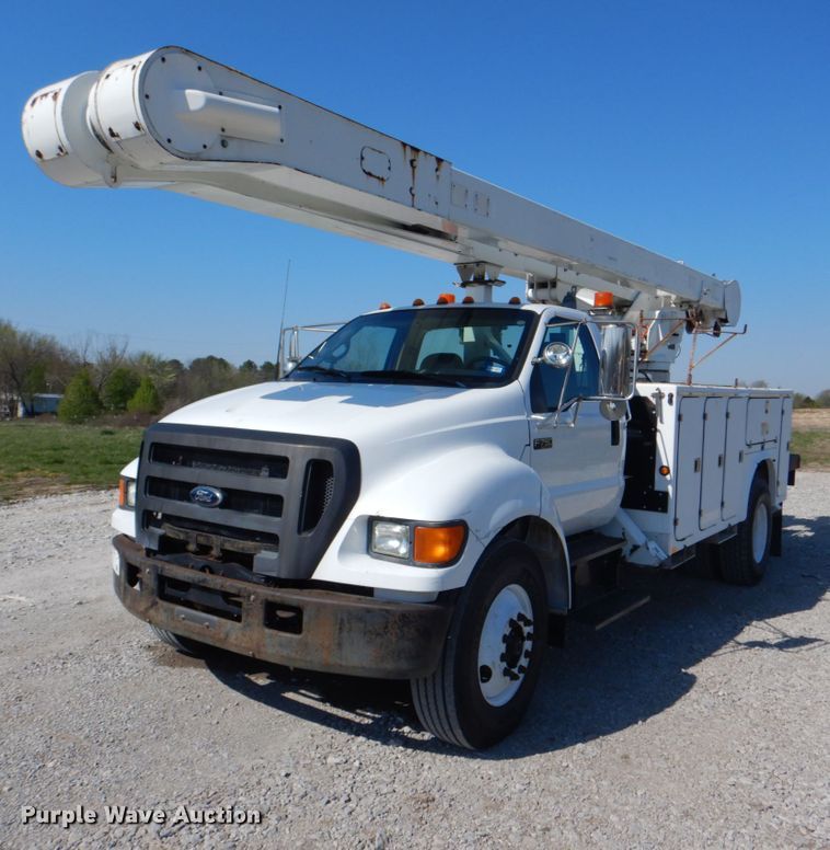2006 Ford F750 Super Duty XL  bucket truck - HX9208