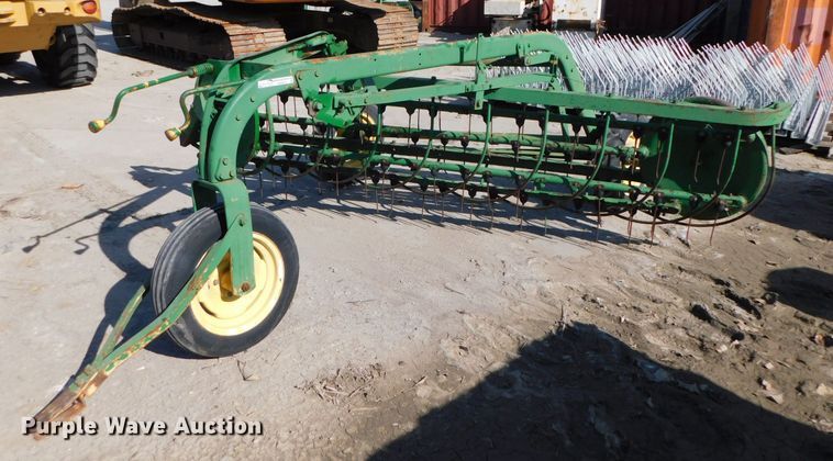 John Deere 640  hay rake - HX9271