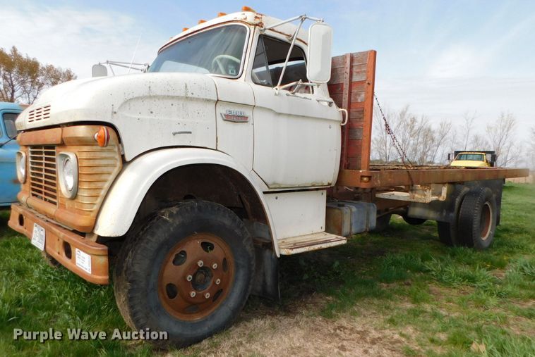 1966 Ford 600  flatbed truck - DK8522