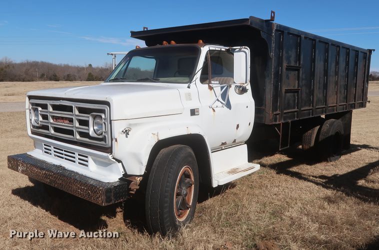 1986 GMC 7000  dump truck - HK9702