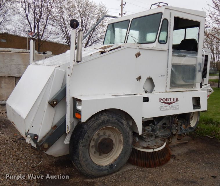 Elgin Pelican  street sweeper - HR9210