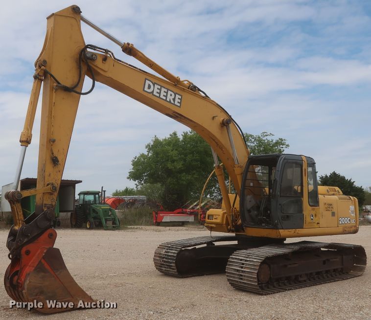 2002 John Deere 200C LC  excavator - DJ1896