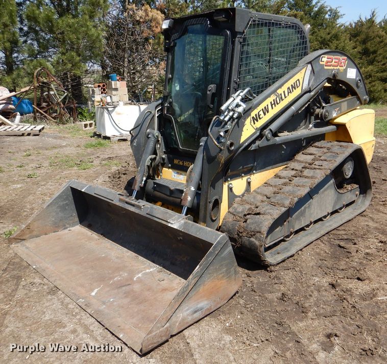 2012 New Holland C238  tracked skid steer loader - DL2952