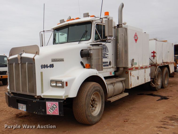 1993 Kenworth T800  lube truck - II9883