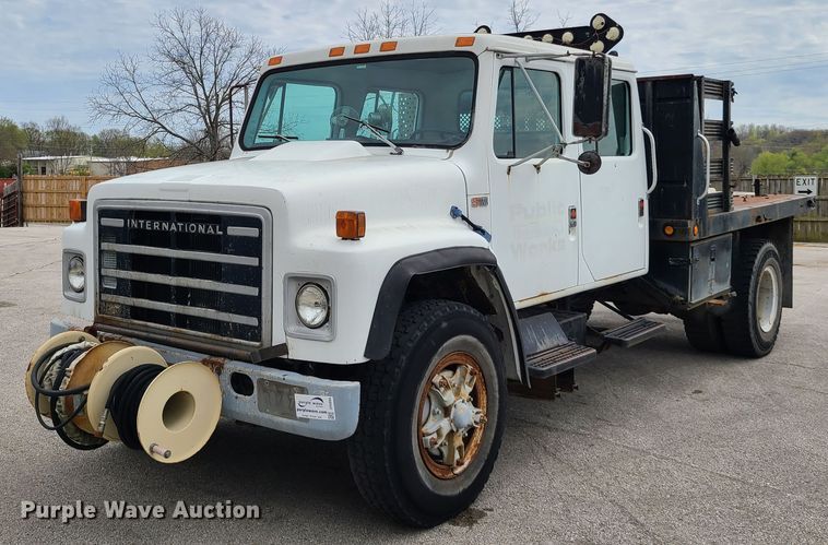 1989 International 1754  Crew Cab flatbed truck - DH5894