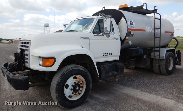 1998 Ford F800  oil distributor truck - DJ0448