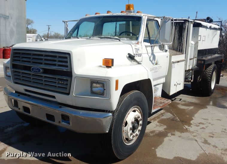 1992 Ford F700  pot hole patcher truck - DJ1209