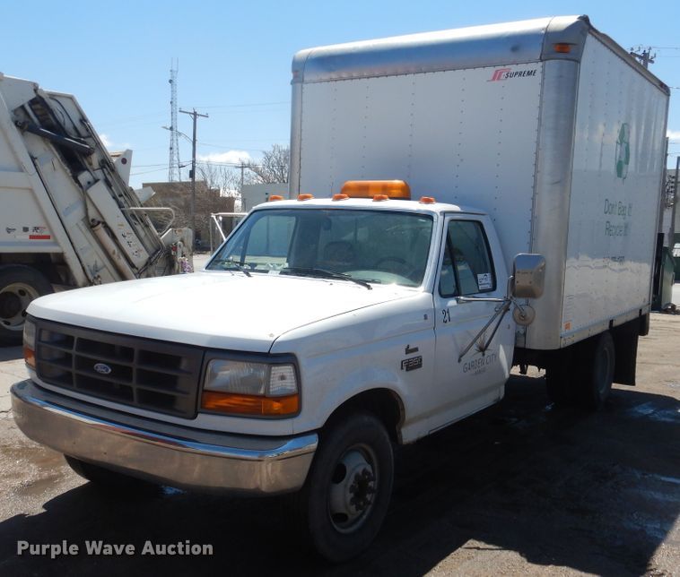 1995 Ford F350  box truck - DJ1218