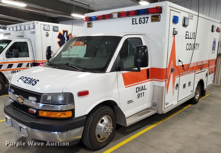 2011 Chevrolet Express 4500  ambulance - IX9773