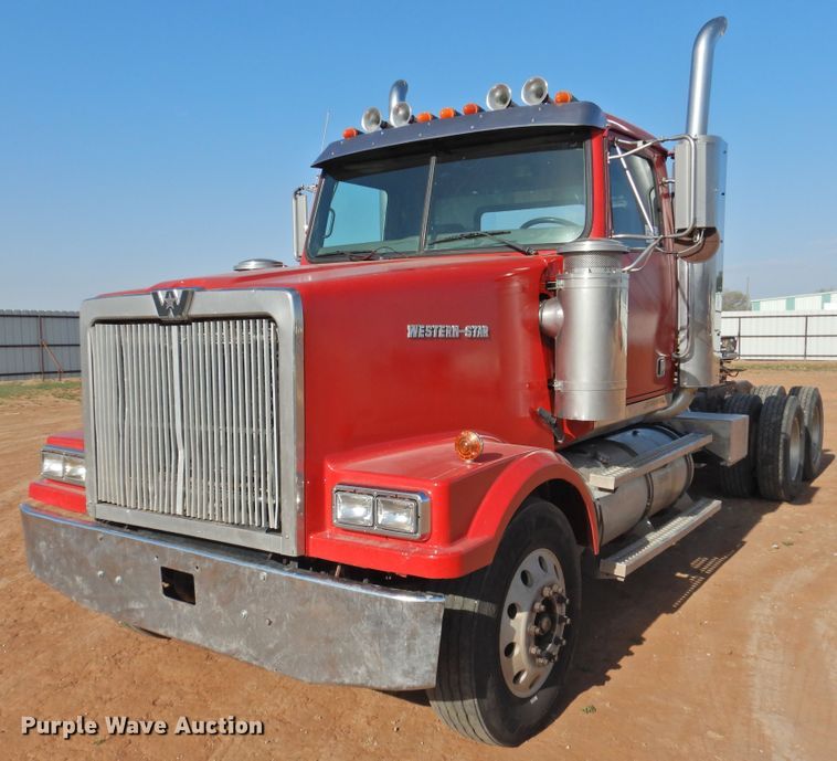 2001 Western Star 4964FX  semi truck - DJ8470