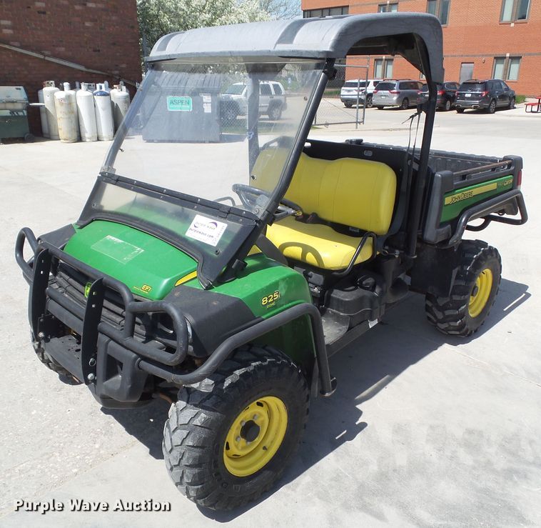 2013 John Deere 825i  utility vehicle - DA7109