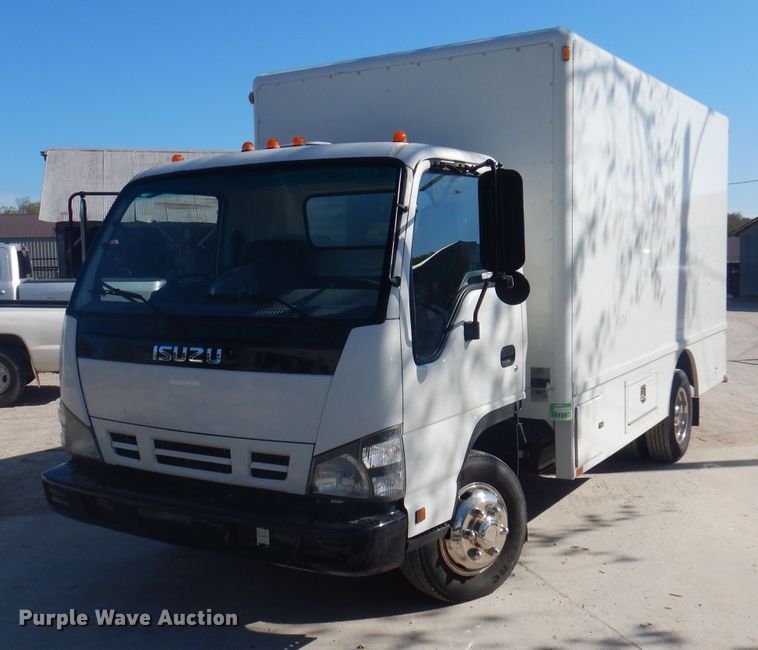 2007 Isuzu NPR  box truck - DY9684