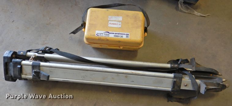 2004 Leica Runner 24  laser level - HN9130