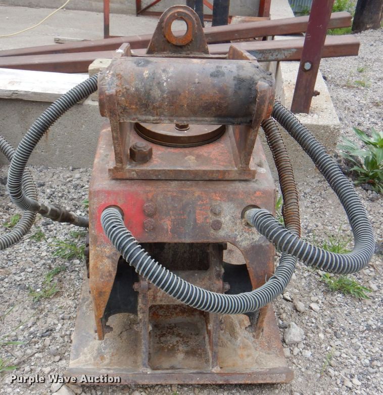 TGC excavator plate compactor - IQ9389