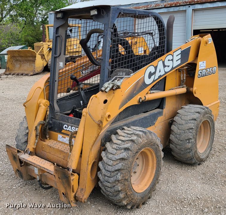 2011 Case SR250  skid steer loader - DH5997