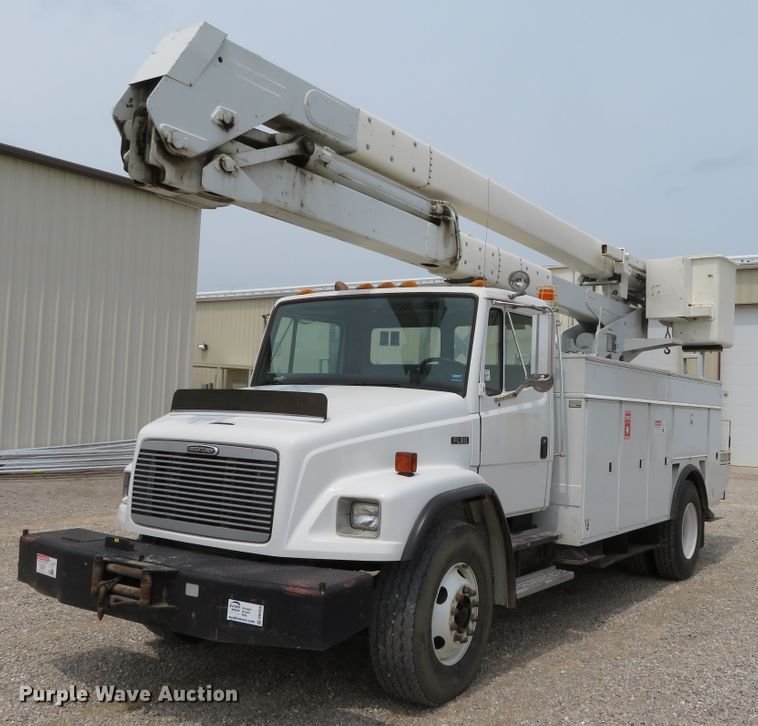 2002 Freightliner FL80  bucket truck - DN5828