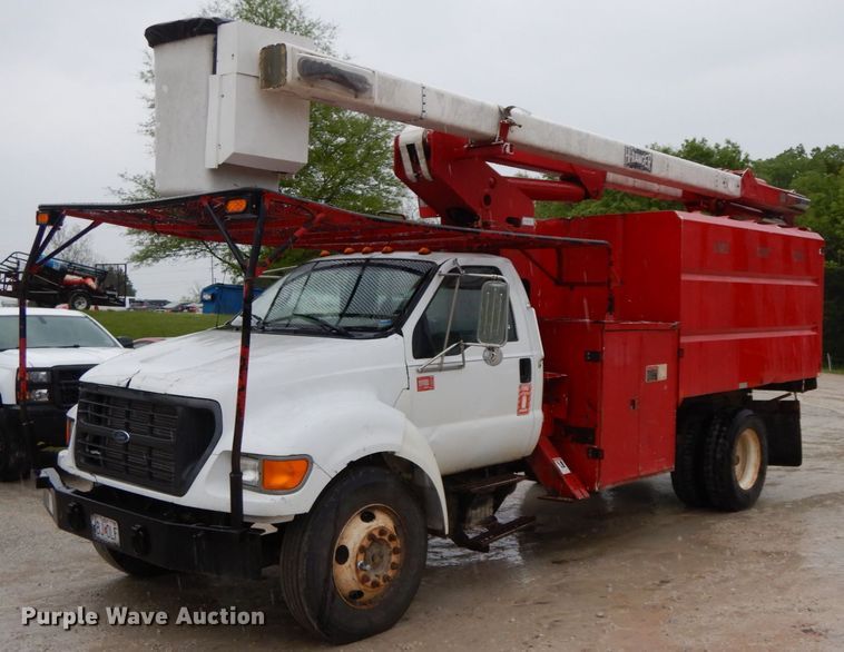 2000 Ford F750 Super Duty XL  forestry bucket truck - IL9337