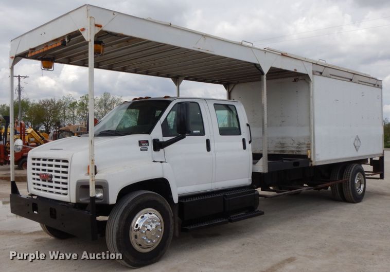 2006 GMC C7500  Crew Cab box truck - IL9356